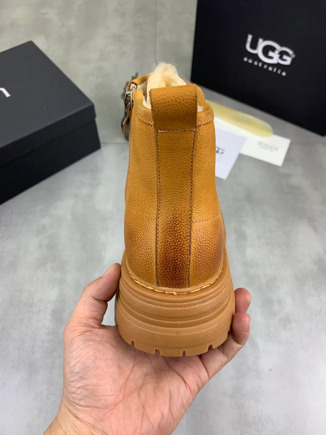 Men's men's shoes 💰P660 New arrival 🆕🆕🆕 IUGGI Men's British retro Martin boots Winter new men's outdoor hiking boots First layer of cowhide on the outside and wool on the inside Comfortable and warm Rubber sole sole Non-slip and firm Trendy and fashionable Casual and versatile Size: 38-44 (45 customized) Color: three colors